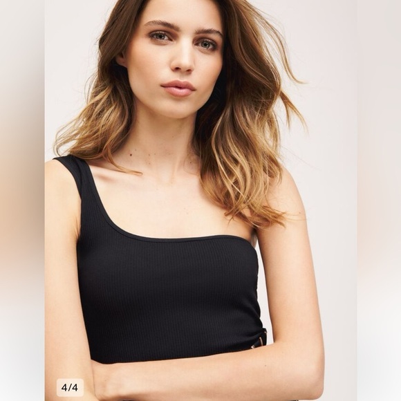 Dynamite- Ribbed Black One-Shoulder Top - Picture 5 of 8